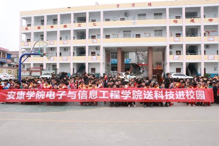 说明: F:\科技下乡\beat365英国官方网站送科技进校园_五里小学\IMG_8431.JPG